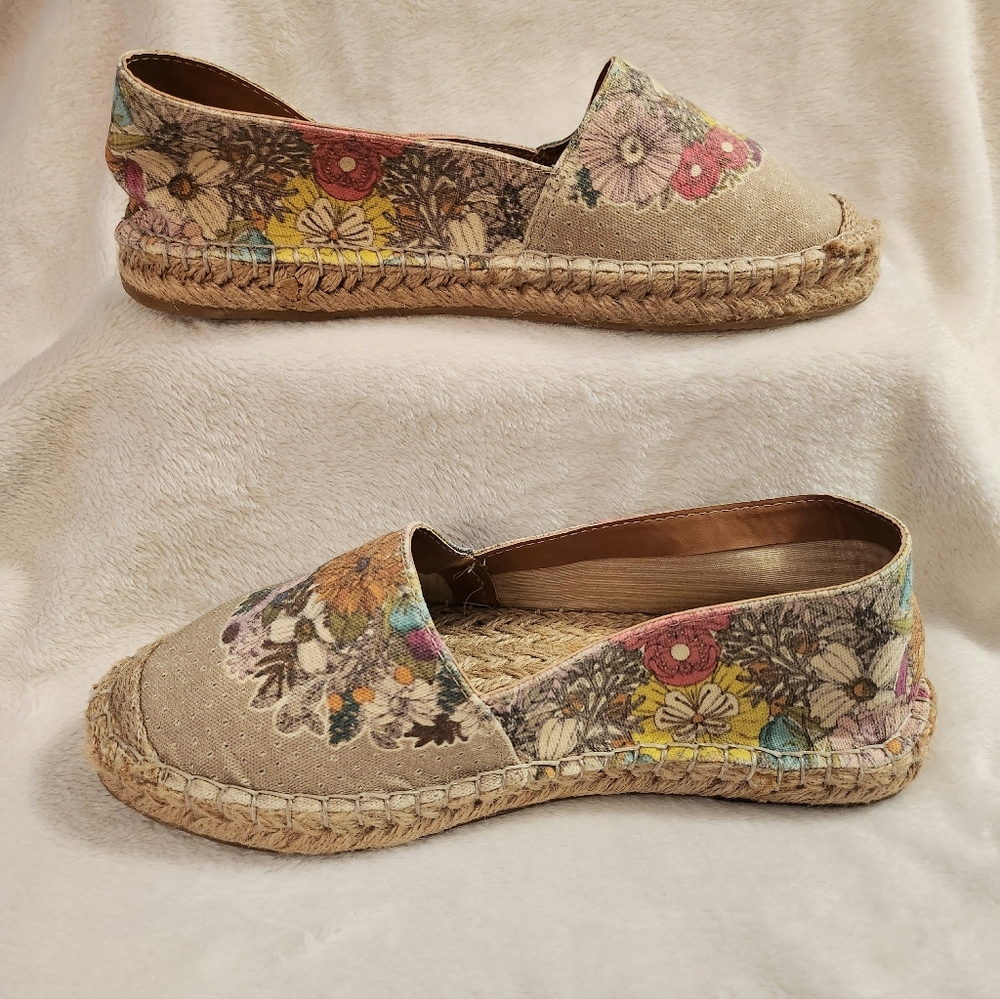 Sandias Floral Canvas Slip on Espadrilles  Size 7.5